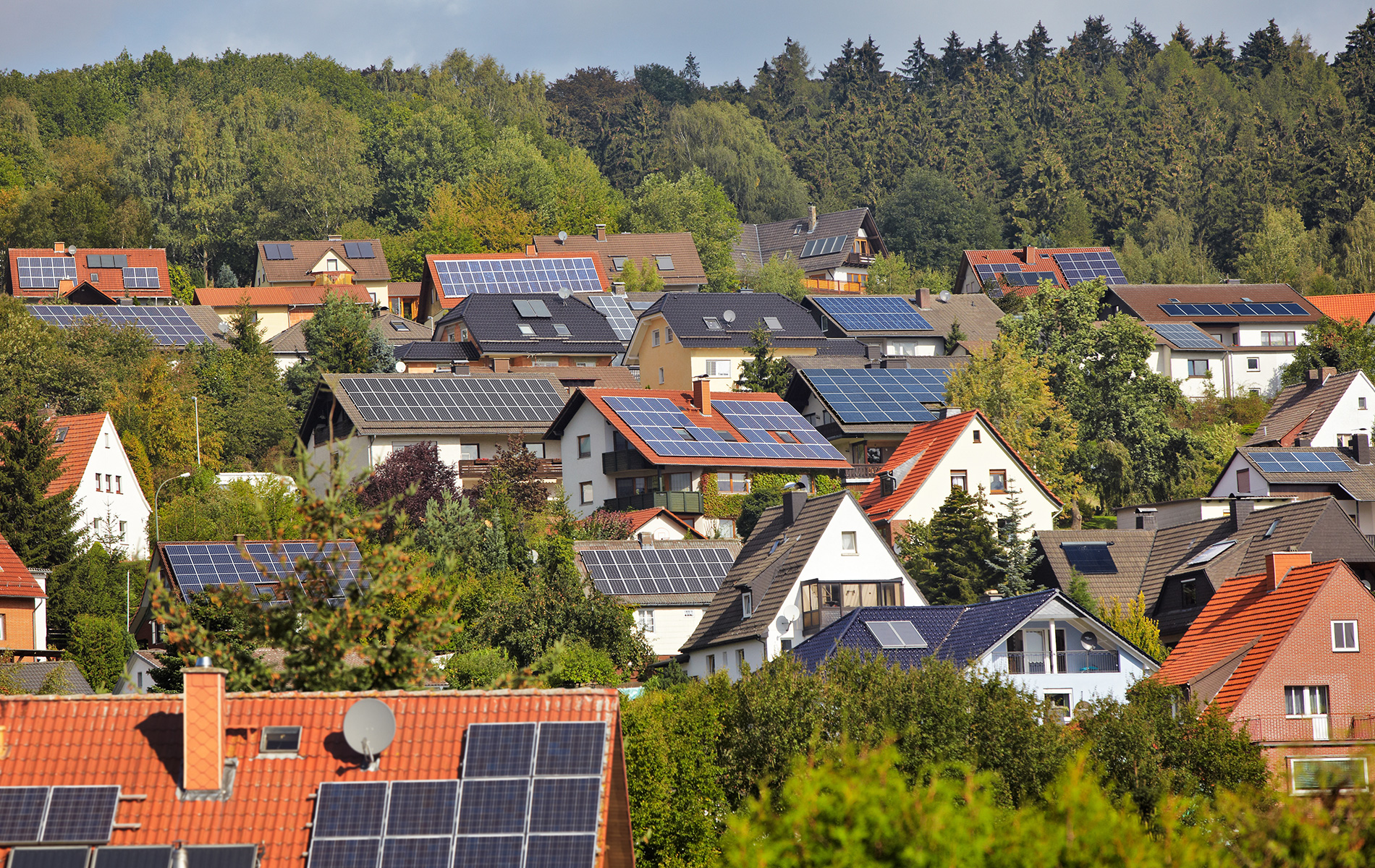 Photovoltaik-Anlagen-Einfamilienhaus-Dach
